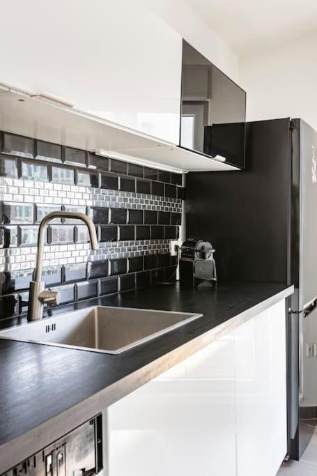 Grand Appartement , Paris La Defense Arena, 50 Metres De La Gare, 15 Min Champs Elysees ナンテール エクステリア 写真