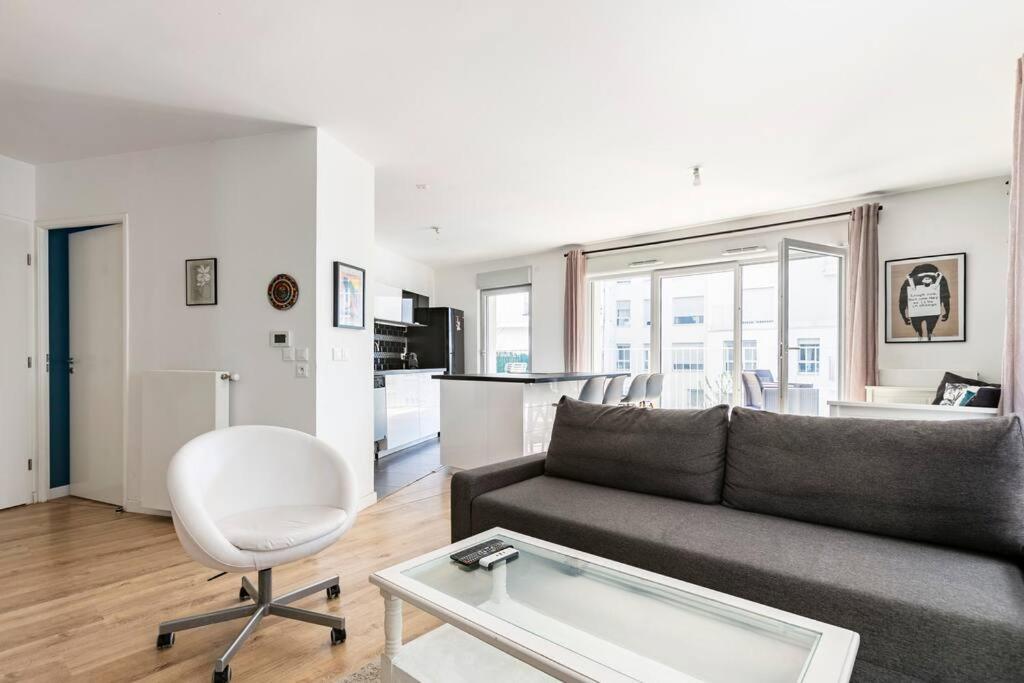 Grand Appartement , Paris La Defense Arena, 50 Metres De La Gare, 15 Min Champs Elysees ナンテール エクステリア 写真